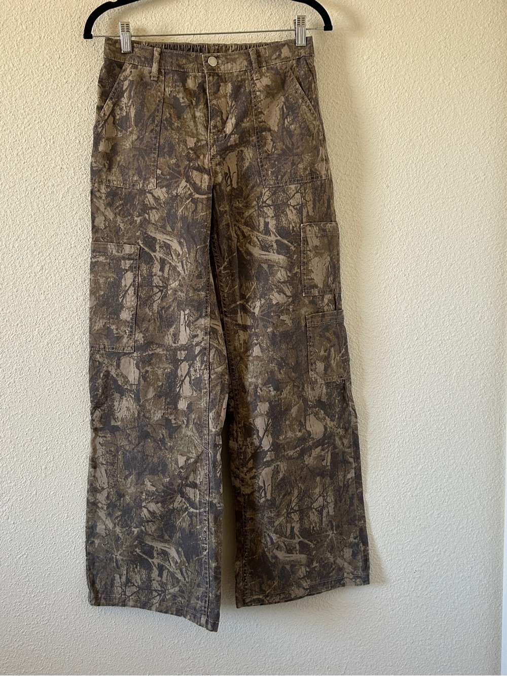No Boundaries Camouflage Wide Straight leg Cargo Pants Women’s Small